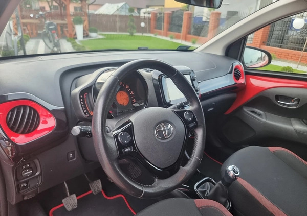 Toyota Aygo cena 33900 przebieg: 125960, rok produkcji 2017 z Przasnysz małe 379